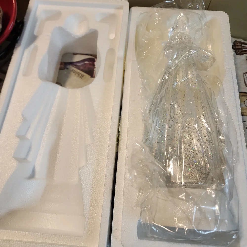 NIB Illuminated Angel Figurine Water Lantern with Swirling Glitter